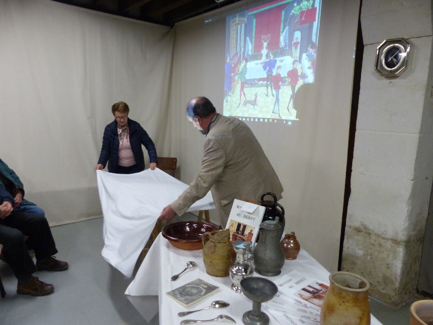 Jean-Paul et Pierrette dressent la table